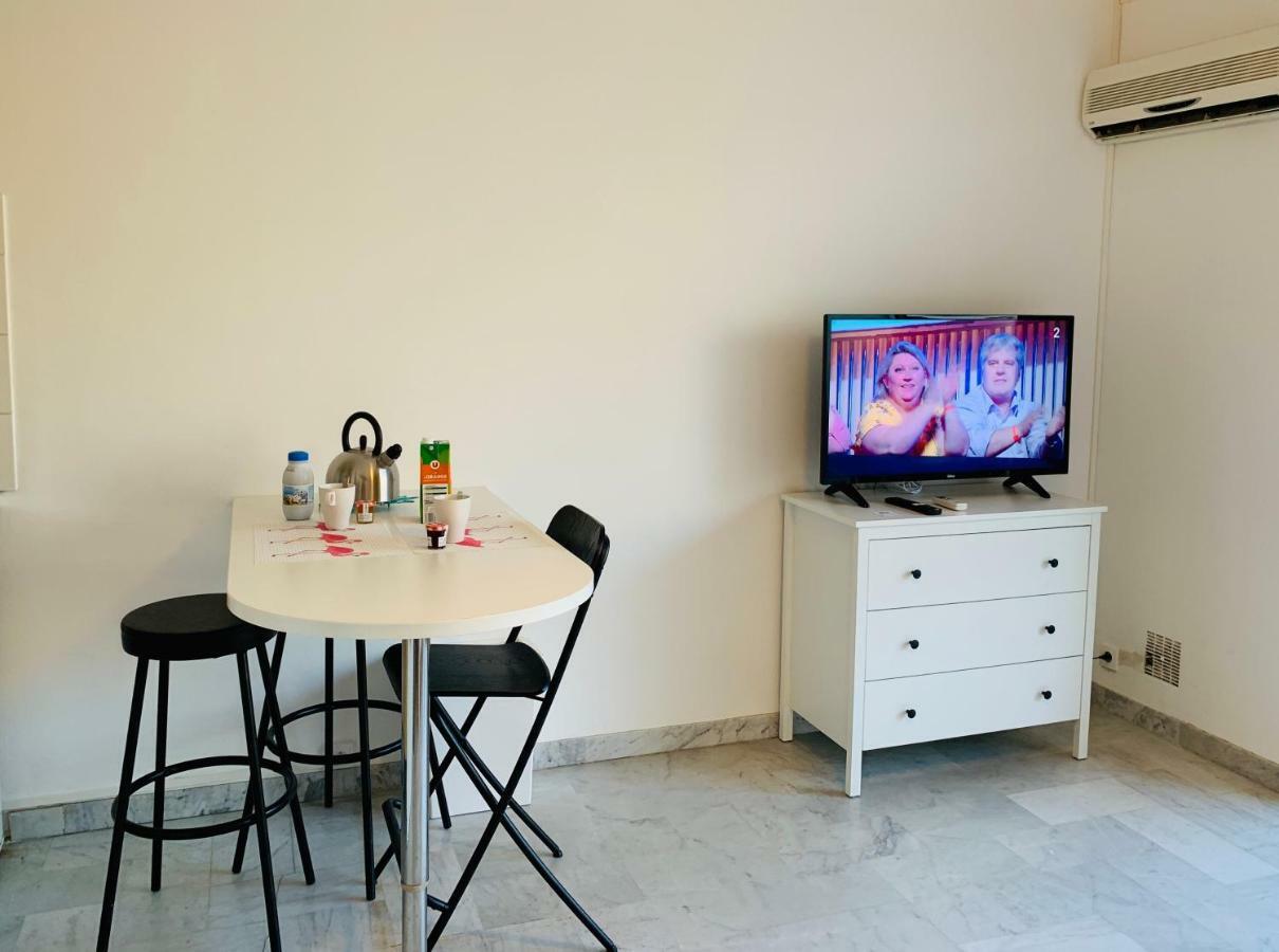 Les Appartements De Lina-Self Check In Ла Гранде-Моте Екстериор снимка